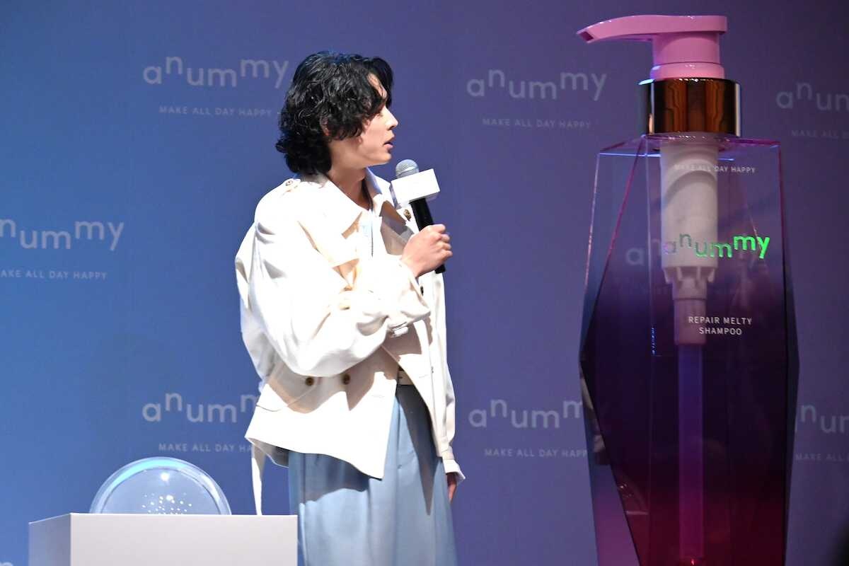 SixTONES松村北斗、松村ワールド全開!イスにおかけくださいに「シャンプーかけてかと」