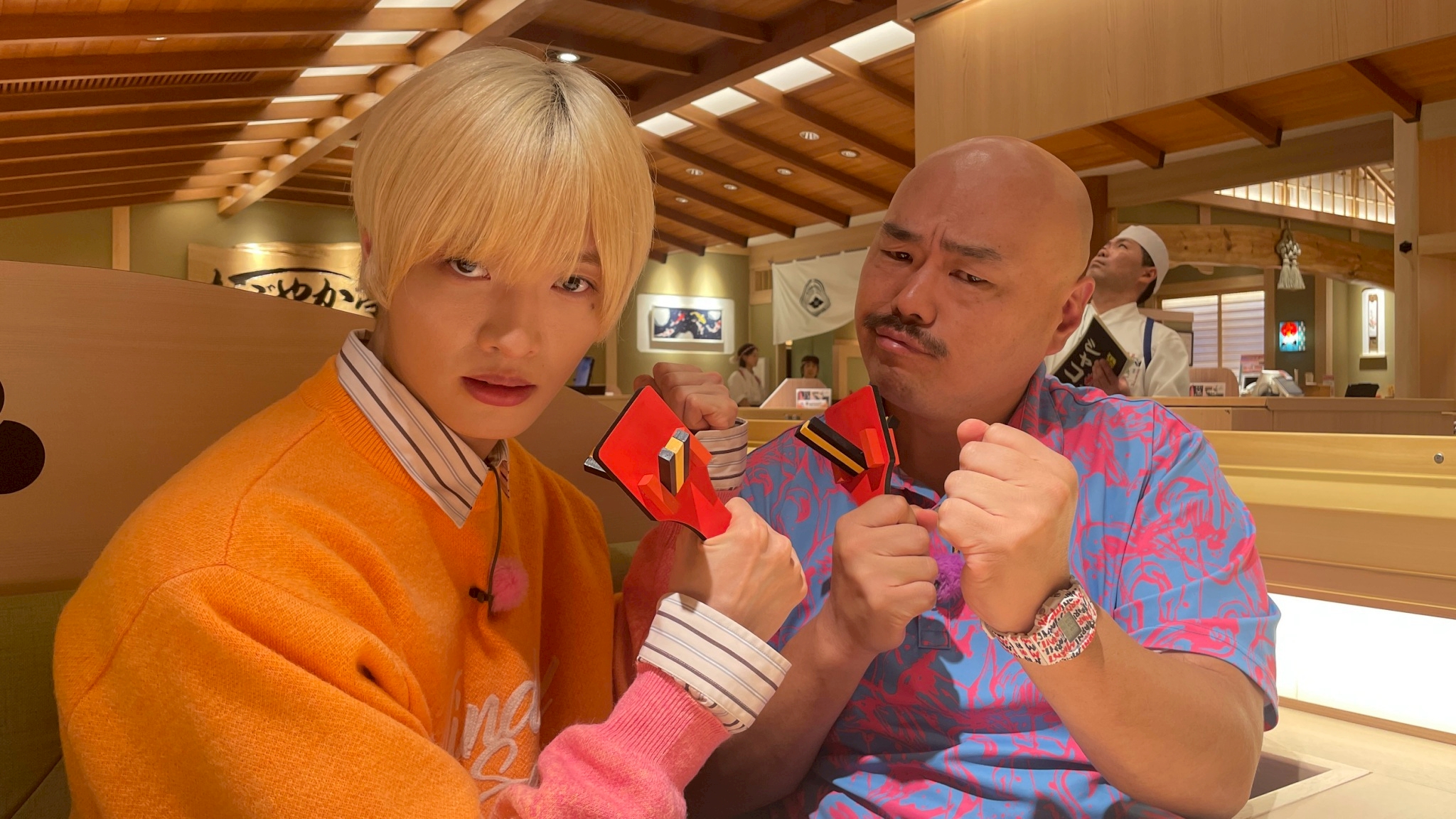 【IMP.通信】佐藤新、クロちゃんと一緒に北海道の“ベタな”スポットへ!寿司の美味しさに感動し網走監獄では驚きの場面も…