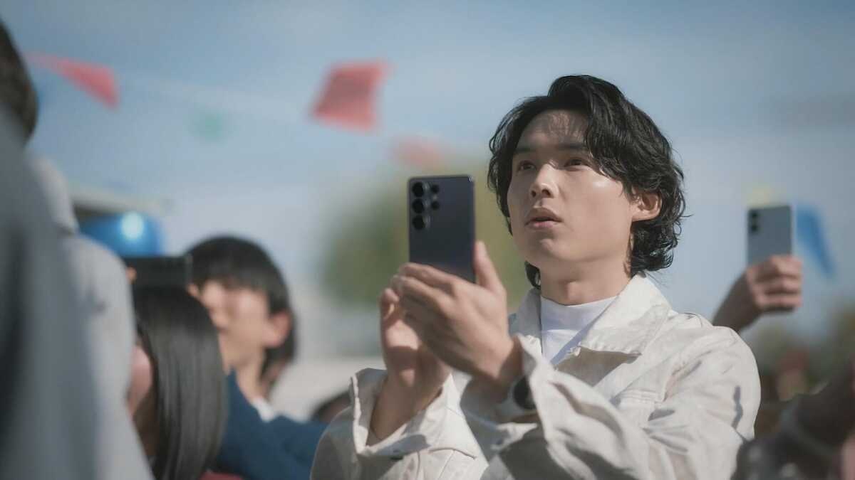 松村北斗、新CMで語る“おトク”な私生活「旅行の思い出もラジオのネタに」と一石二鳥のプロ意識