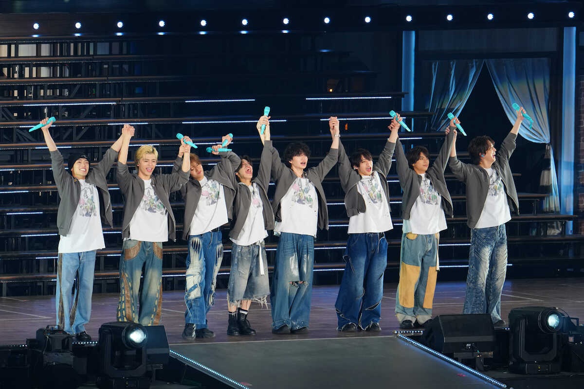 timelesz、絆の「おそろいマイク」でドーム完走!31万人が熱狂した「運命の1年」と涙のステージ