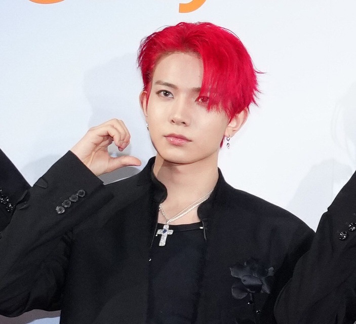 ENHYPEN、“万能センター”ヒスンの脱退を発表「熟慮を重ねた上で決定」 グループは6人で活動継続