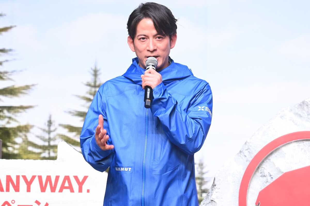 岡田准一、過酷な富士登山で高山病に「結構辛かった」 窮地を救ったウェアと“一生忘れられない朝日”を語る