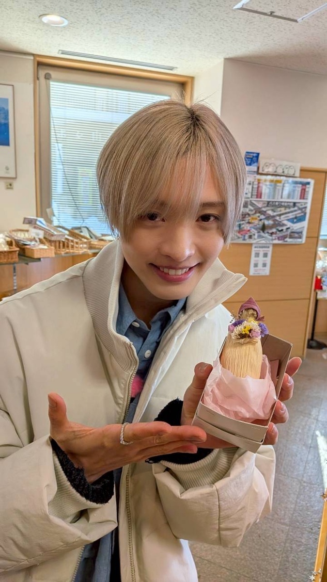 【IMP.通信】佐藤新、冬の美瑛で天然さく裂!アルパカにメロメロ、独特すぎる画才も披露