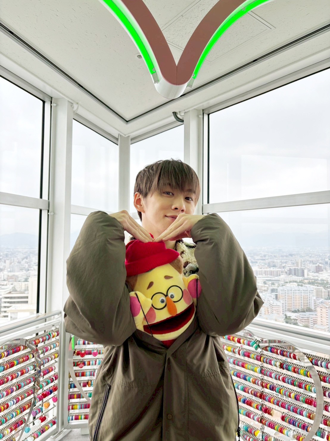 【IMP.通信】基俊介、メンバーカラーの「愛鍵」をガッチリ!福岡タワー「推し活の聖地」に初上陸