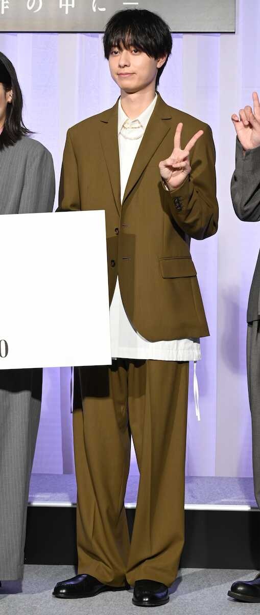 ACEes作間龍斗、全力の“キラキラ”披露! プリクラ撮影で「謎の大喜利」に苦戦も「全力でやりました」