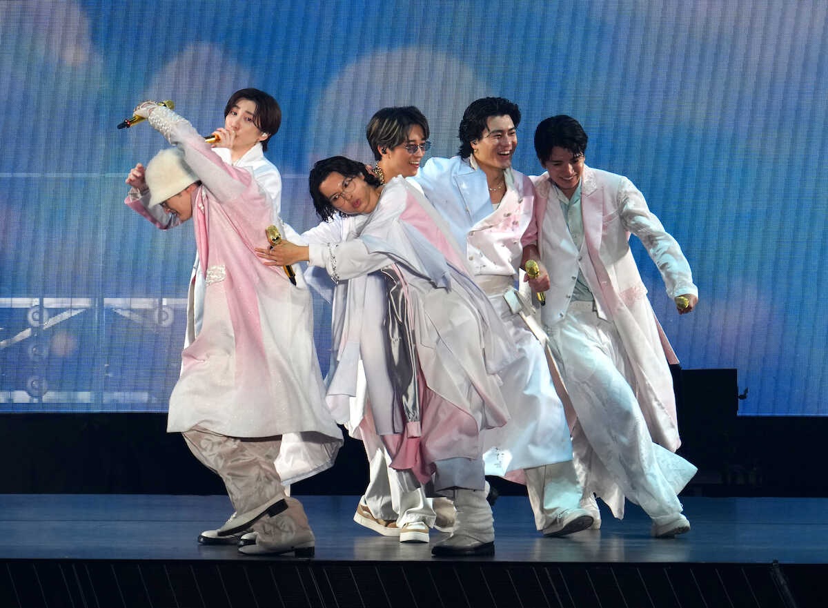 SixTONES、横アリで魅せた“通過点”の熱狂!ベスト盤引っ提げ27曲を全力投球