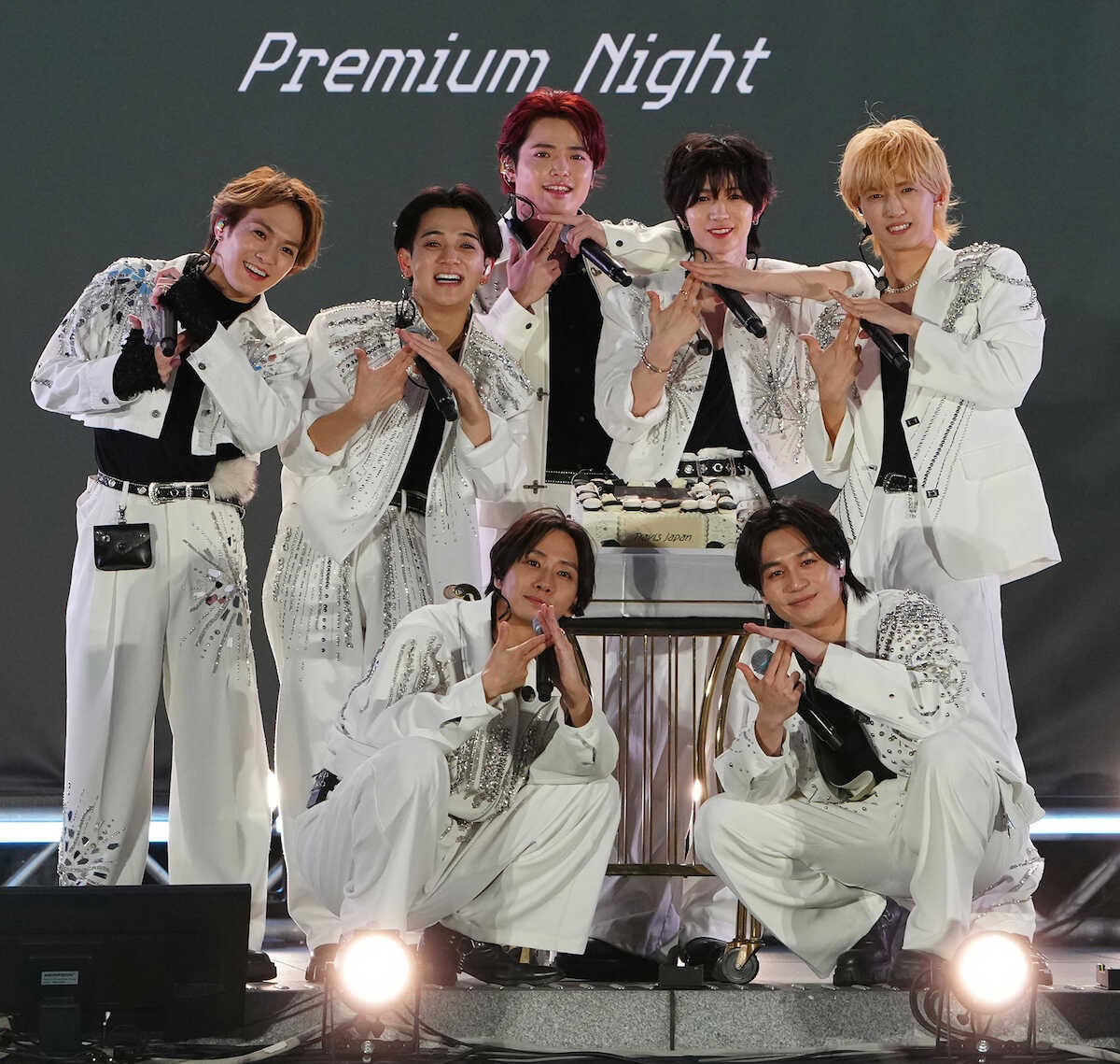 Travis Japan、新宿歌舞伎町で熱狂のリリースイベント!中村海人&松田元太の誕生日をファンとサプライズ祝福