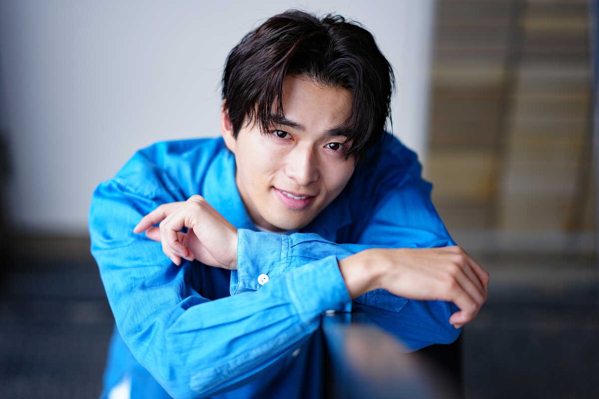 白洲迅、2度目のパパ役で“昭和の父”超え挑む! 2児の父が語る「弱音を吐かない」実父への感謝と覚悟