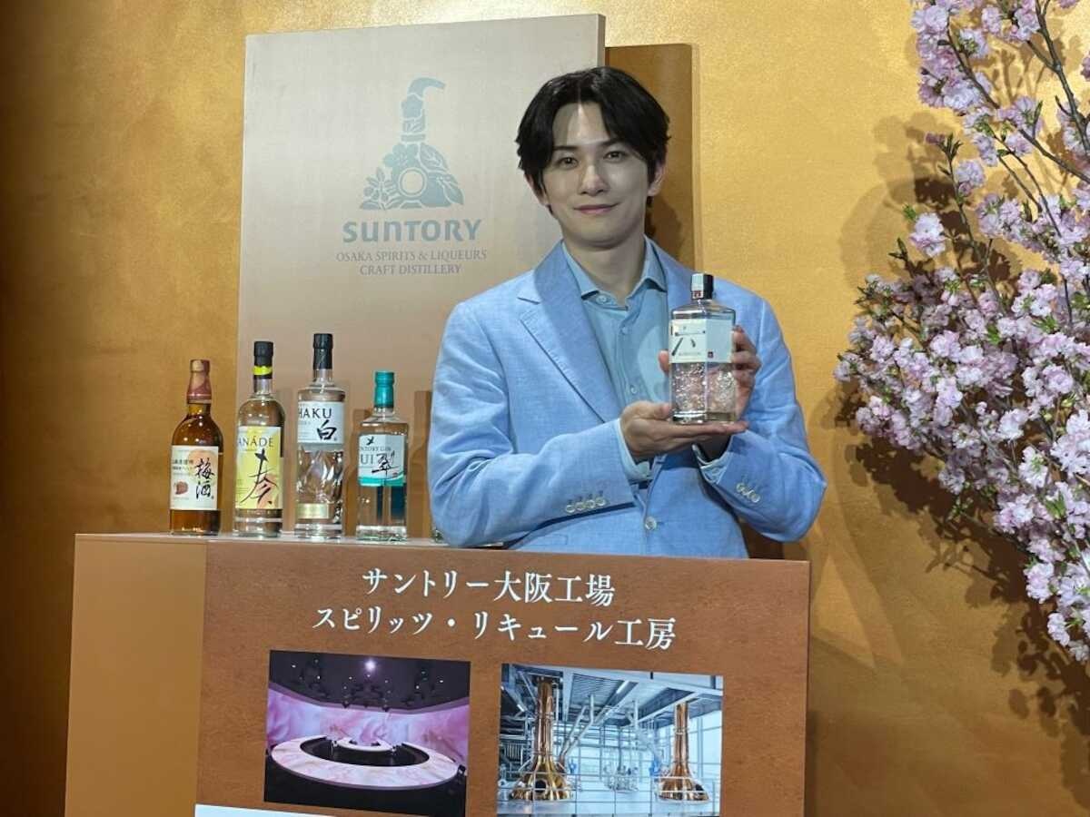 町田啓太、サントリー「ROKU」アンバサダー就任! 大阪工場ツアー第1号に「五感で楽しめる発見があった」