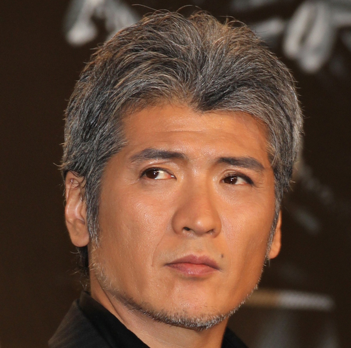 吉川晃司、左目の失明危機で緊急手術 2公演の延期を発表 手術成功も「激しい運動控える制限があるため」