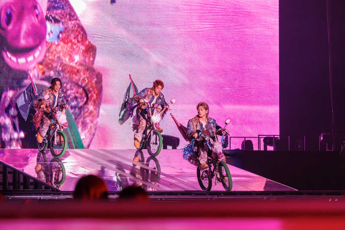 Number_i、札幌ドーム公演で大トリ!初のラブソング「3XL」や「未確認領域」など全7曲でファンを魅了
