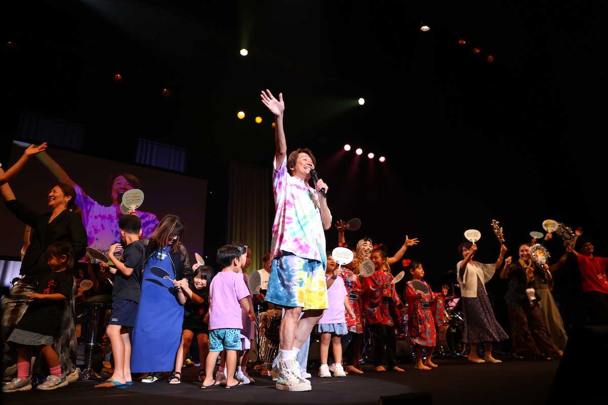 近藤真彦、離島ツアー「島って行こうぜ!」が石垣島で開幕!全21曲のシングルと「カチャーシー」で島民と一体に