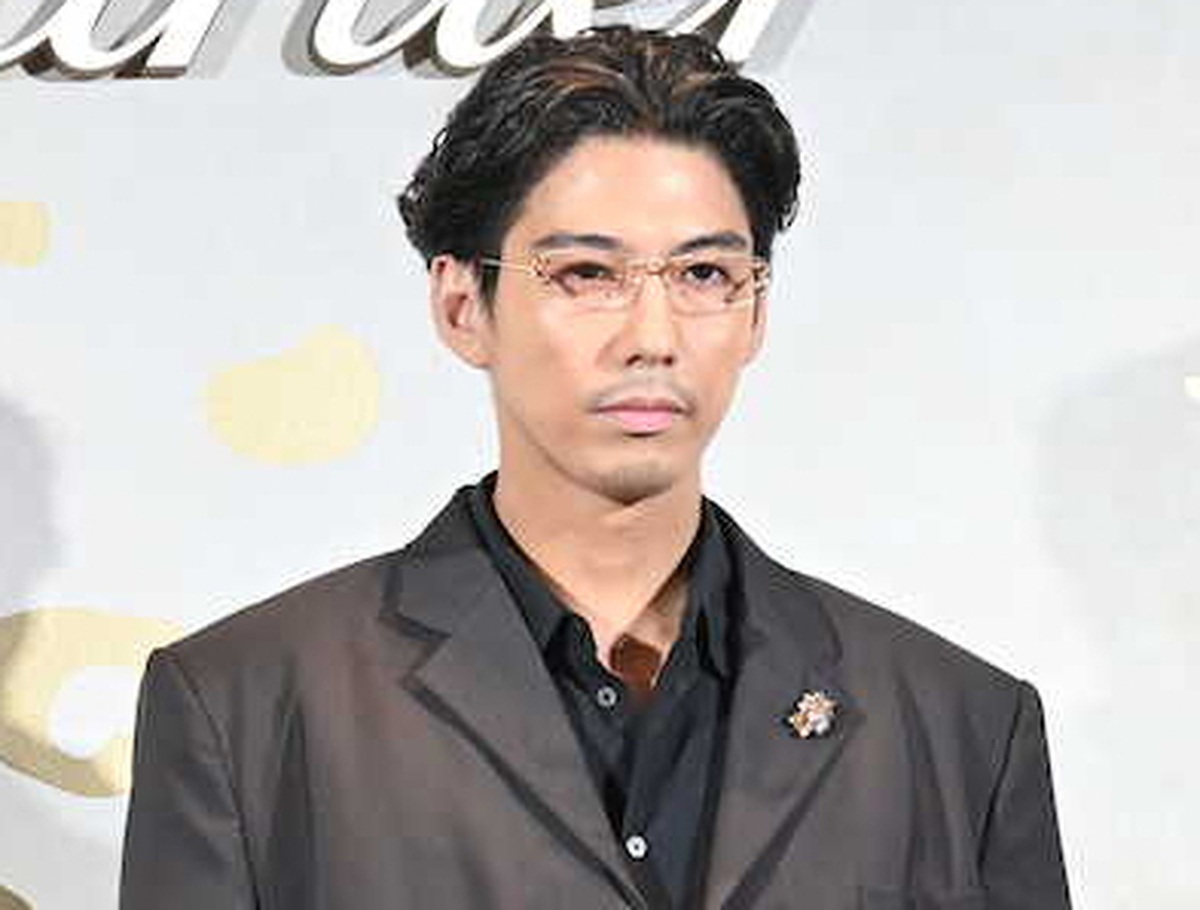 賀来賢人、賀来千香子が叔母で良かったこと告白、厳しい撮影現場で対応一変「めっちゃ優しくなった」