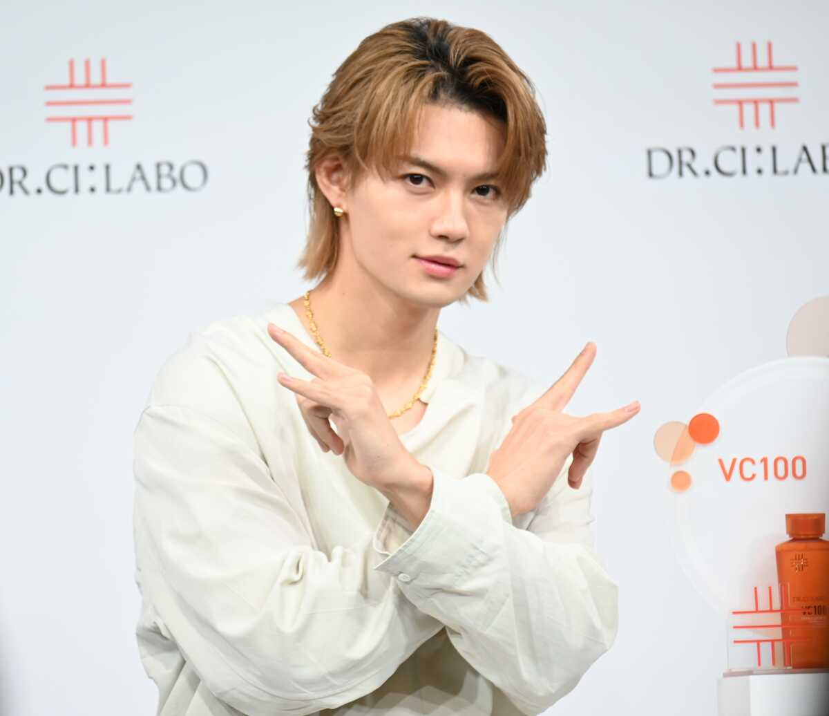 佐野勇斗、イイじゃんポーズから滅、爆裂ポーズまで披露 サービス精神さく裂