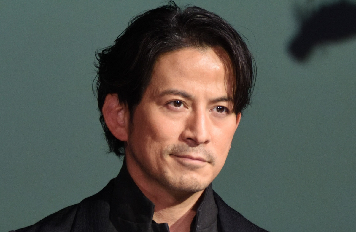 岡田准一「木更津キャッツアイ」共演女優と再会ハグ 「センスの塊」と絶賛する愛されキャラとは