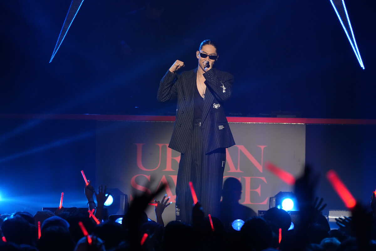 EXILE AKIRA、初のソロツアーが大阪で開幕!パフォーマーから“歌手”へ、魂の歌声でファンを魅了