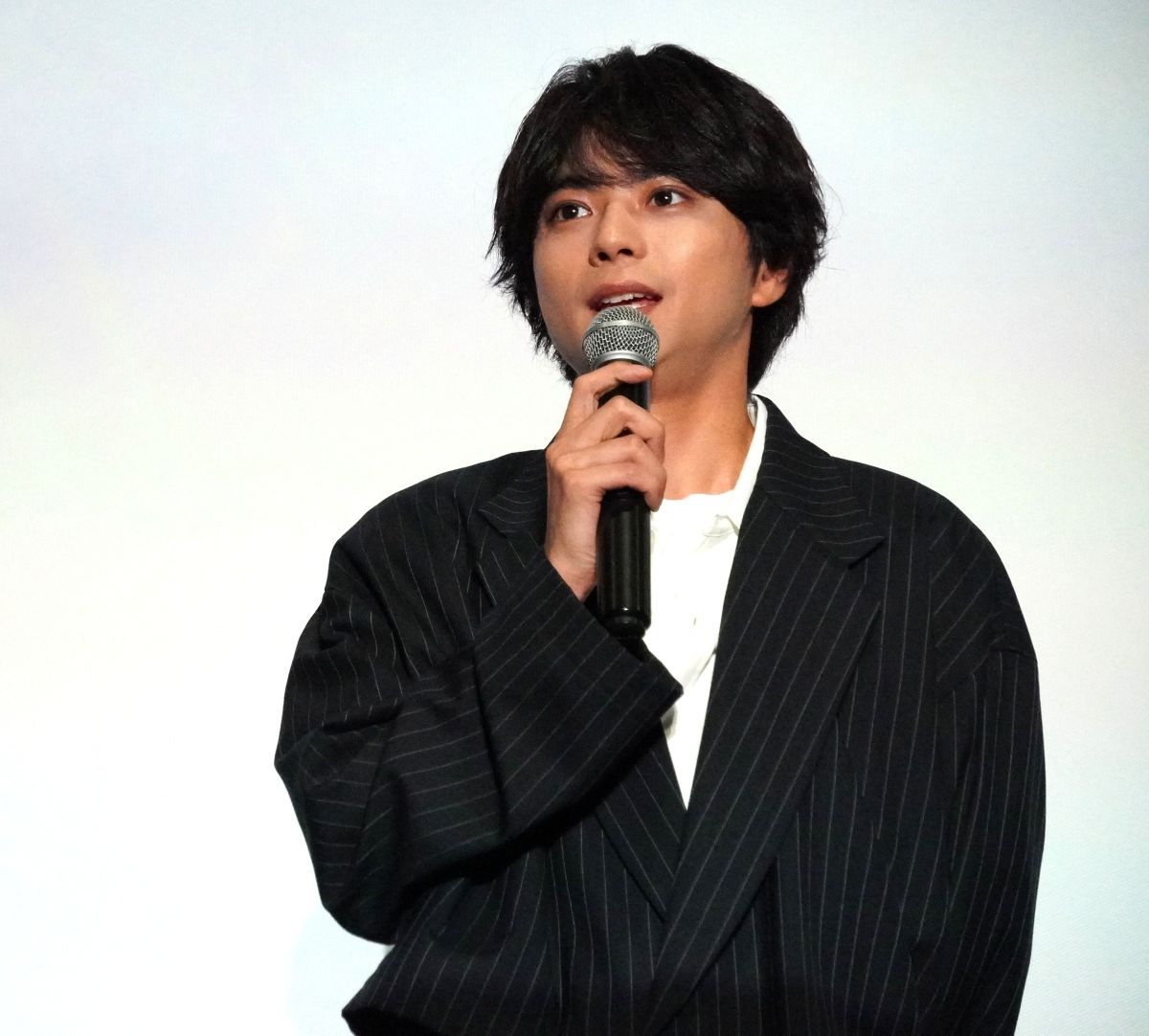 佐藤勝利、生中継と勘違いし画面に話しかける“天然”も! メンバー4人のサプライズに「うわぁありがとう」