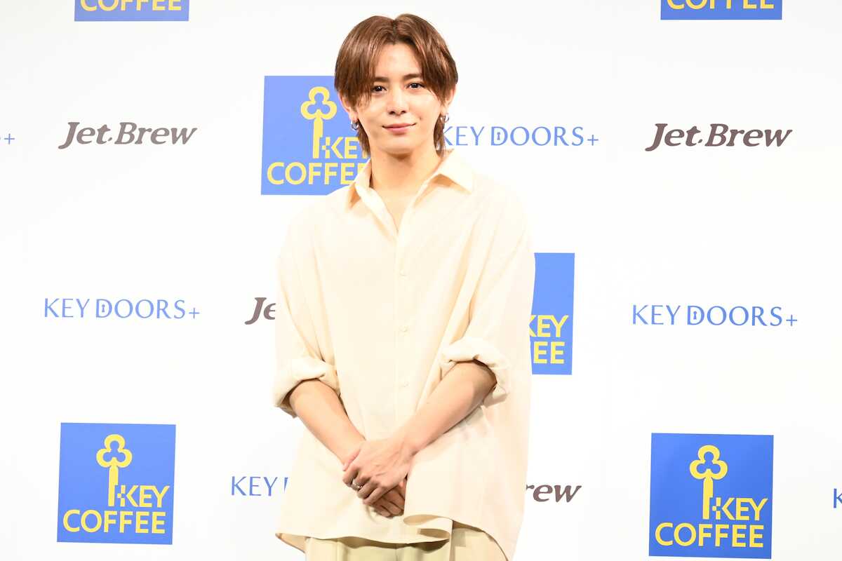 山田涼介、朝のルーティンは「1日の始まり」の1杯!コーヒーブランドの顔に就任し爽やかにアピール