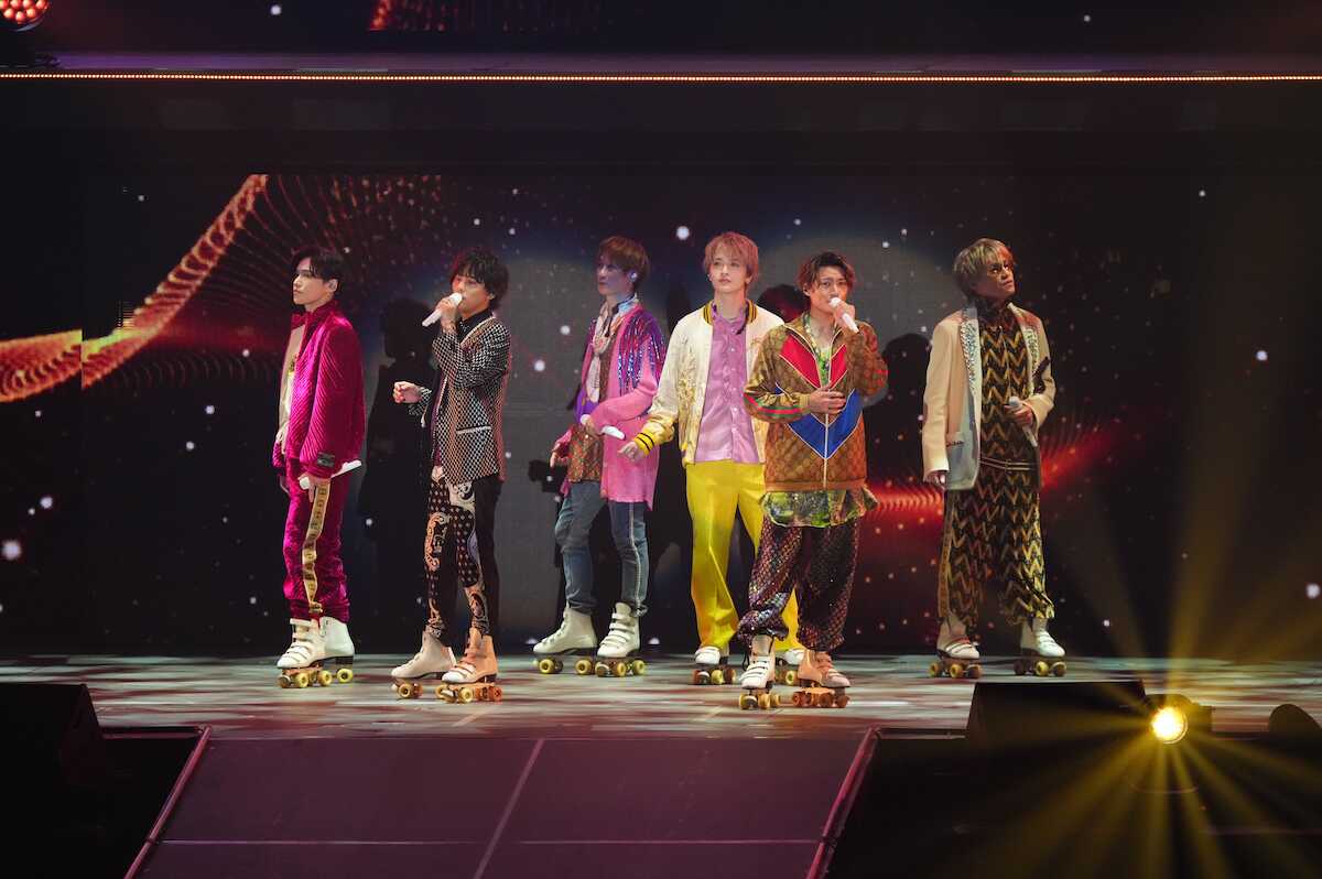 Kis-My-Ft2、デビュー15周年を横アリで熱唱!1530発の炎と全40曲で歩みを凝縮、ドーム公演も発表
