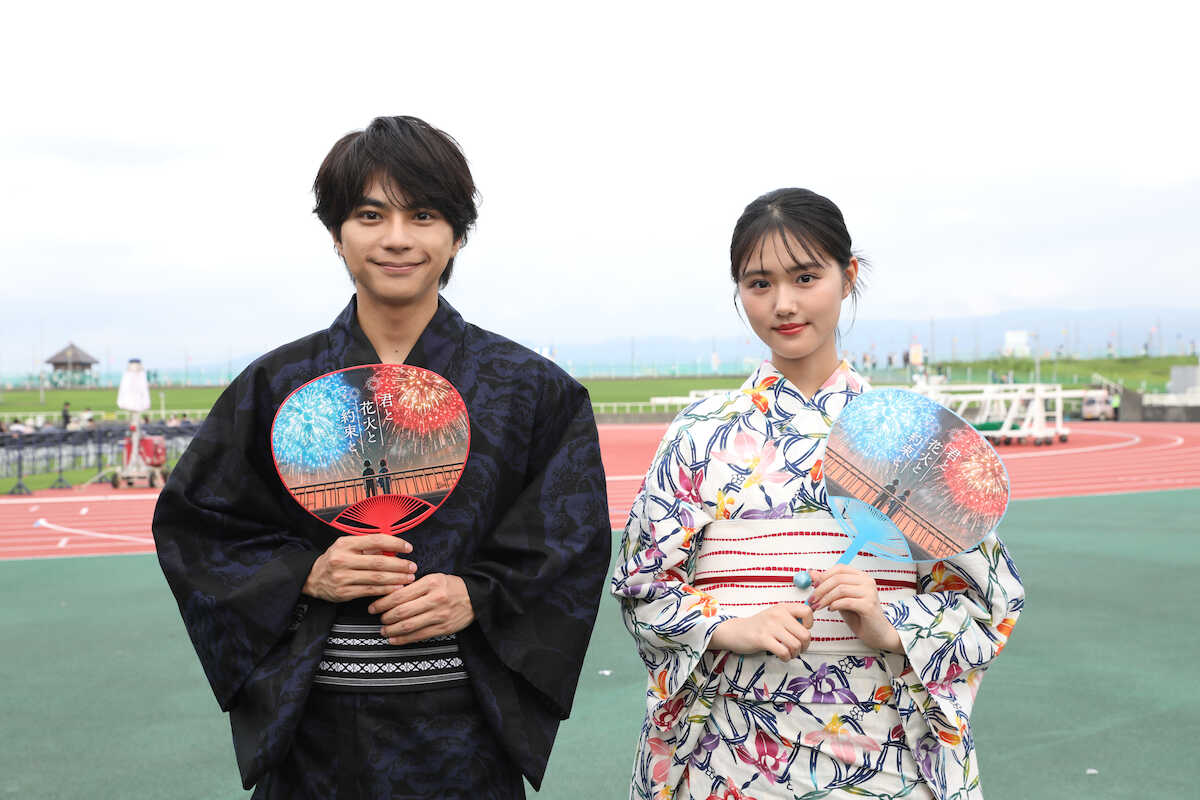 佐藤勝利&原菜乃華、念願の「長岡花火」に感激!timeleszの歌声が長岡の夜空に響く