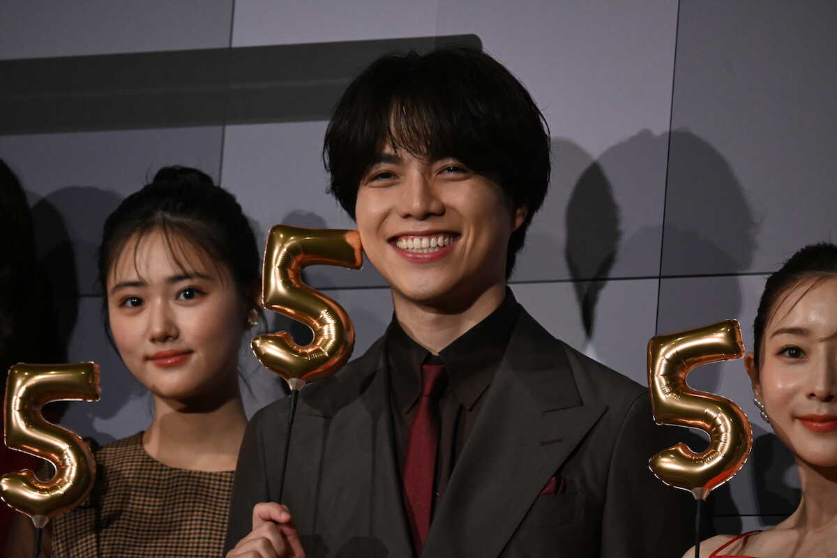 WEST.重岡大毅、活動の「話し合い進んでいます」藤井と小瀧の脱退発表後初めて報道陣の前に