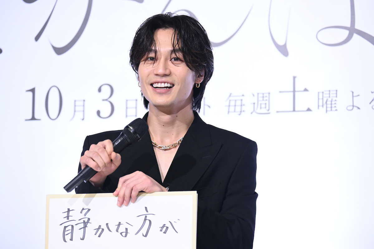 松田元太、ドラマ制作発表に「布少なめ」衣装で登場!「俺、嵐なのかな」発言で会場を沸かす