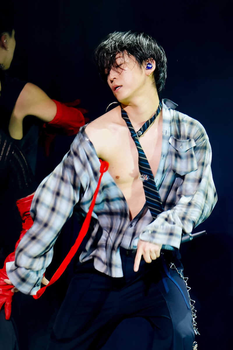 亀梨和也、セクシーなソファダンスからウサギ耳ダンスまで披露!ソロツアー最終日