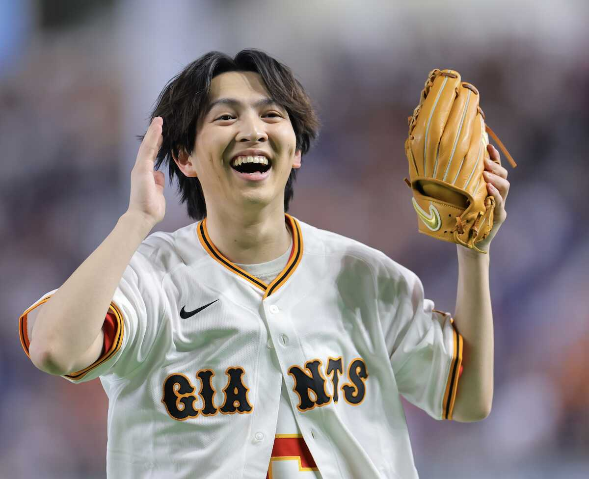 M!LK吉田仁人「369」ユニまとい 山なりノーバン投球披露! 滅ポーズも 東京Dで始球式