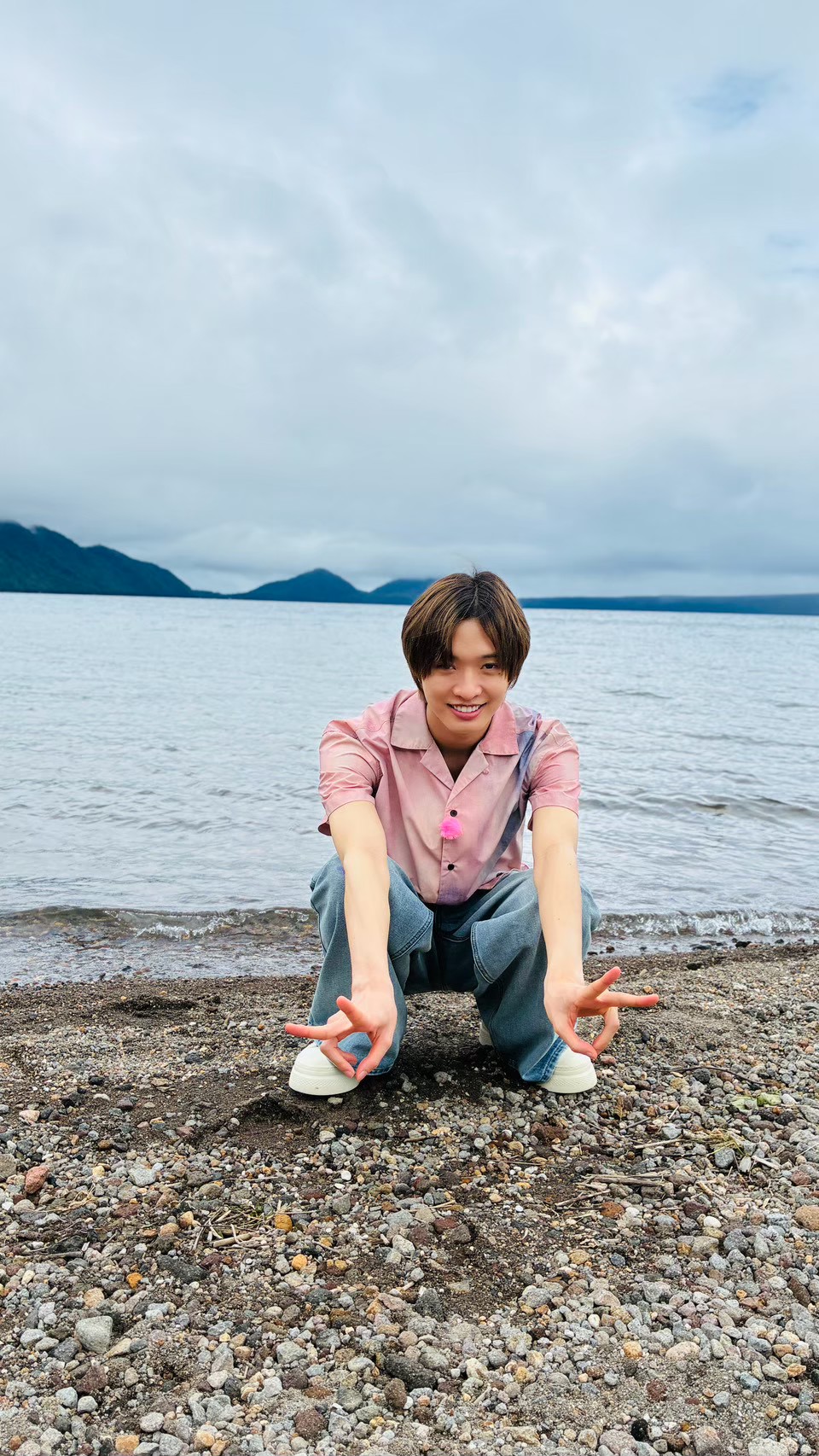 【IMP.通信】佐藤新、幻のグルメ「チップ」に「うんまっ!」と大興奮!北海道・支笏湖の魅力を全力リポート