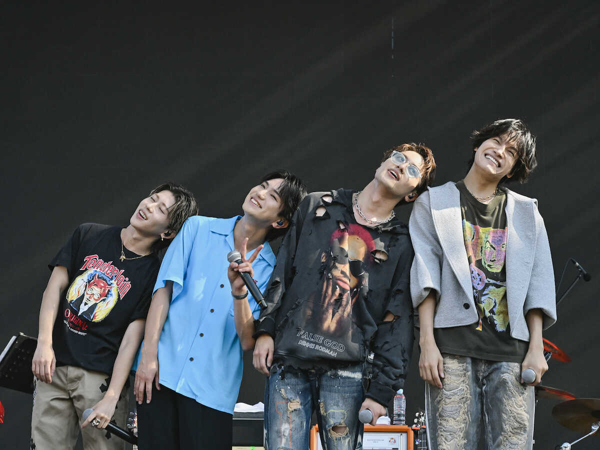 Aぇ!group、初の海外ステージとなる韓国野外フェスで約40分熱唱!大歓声の「Aぇコール」で現地魅了
